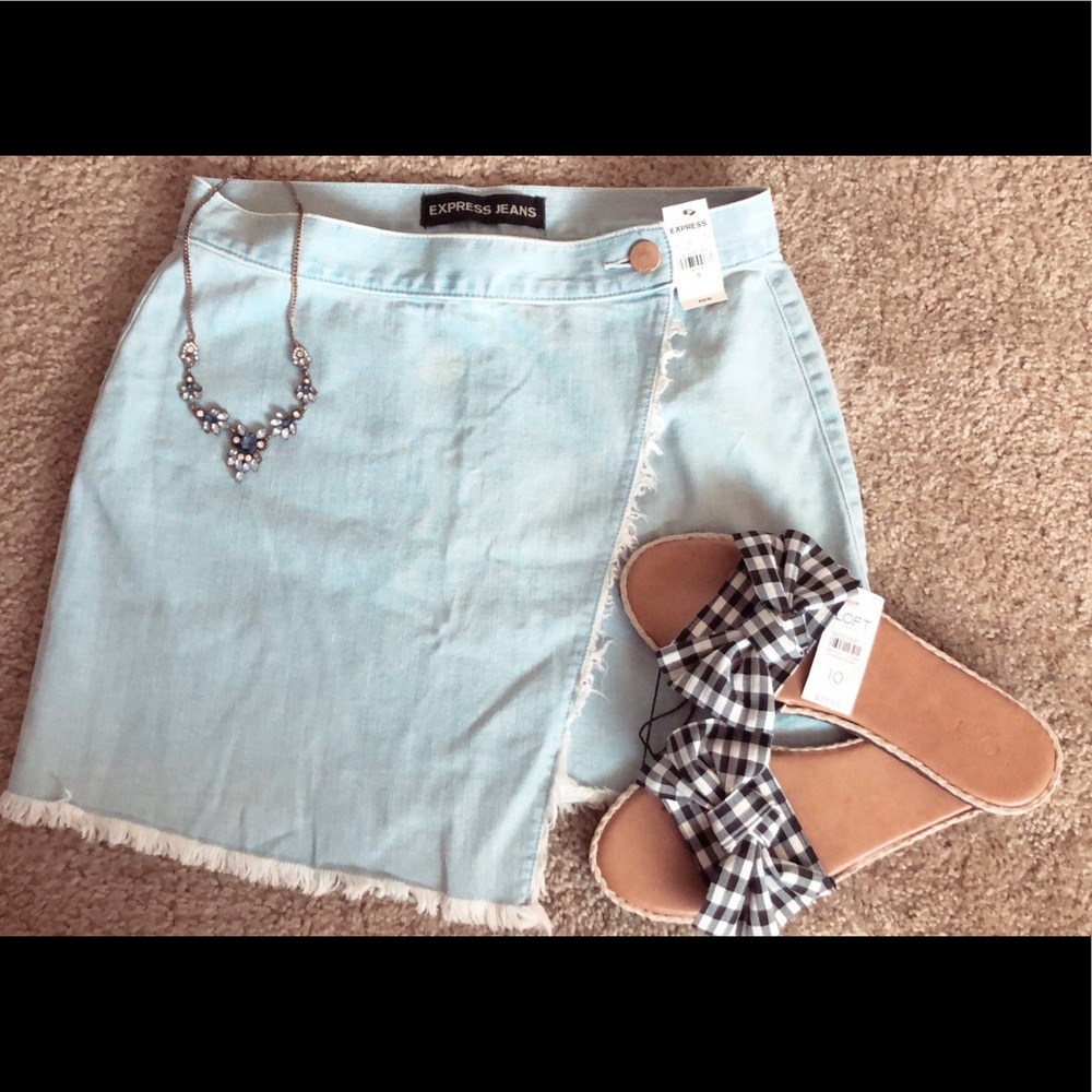 SOLD**Express Jean skirt NWT size 10
